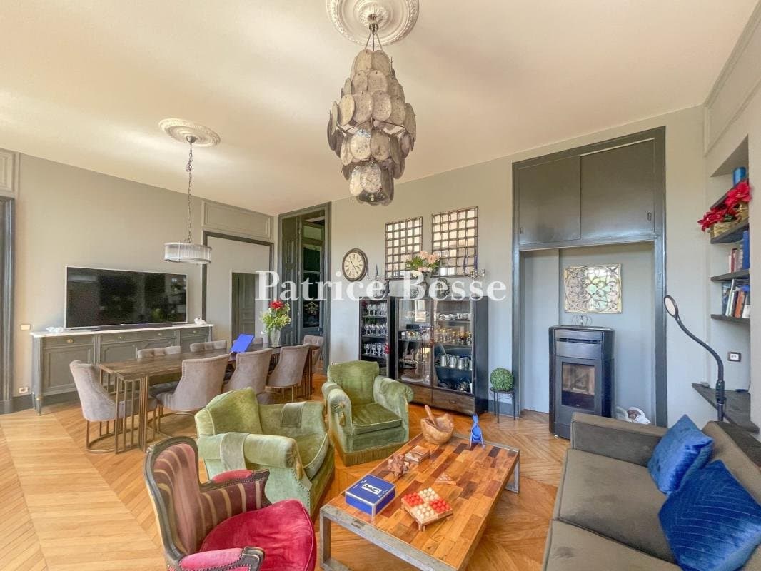 Neo-Louis XIII Style Flat With Patio In A 5 Hectare Château 4