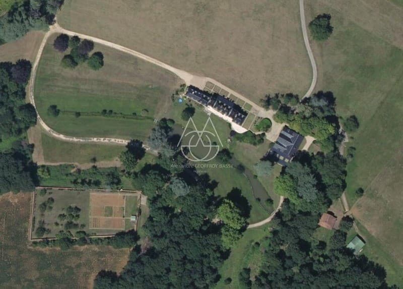 Elegant 19th Century Château With Guest House And Swimming Pool 5
