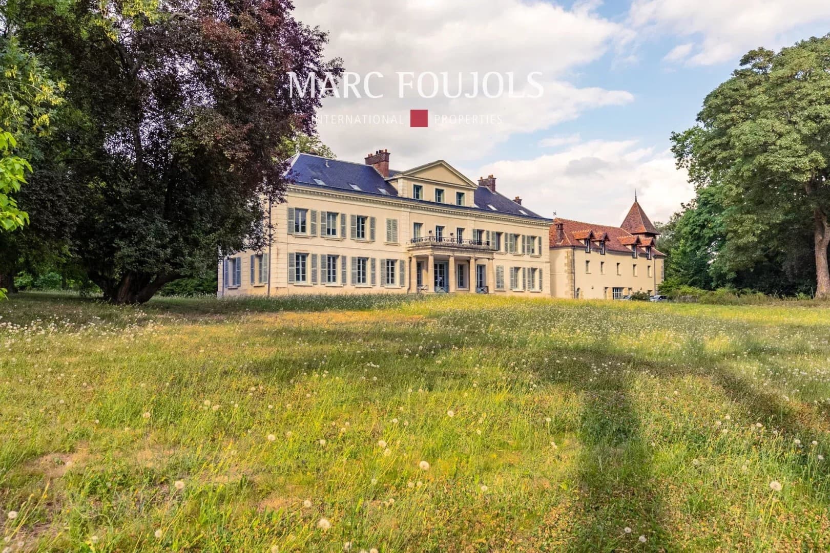 Historic Château with Extensive Grounds Near Paris 2