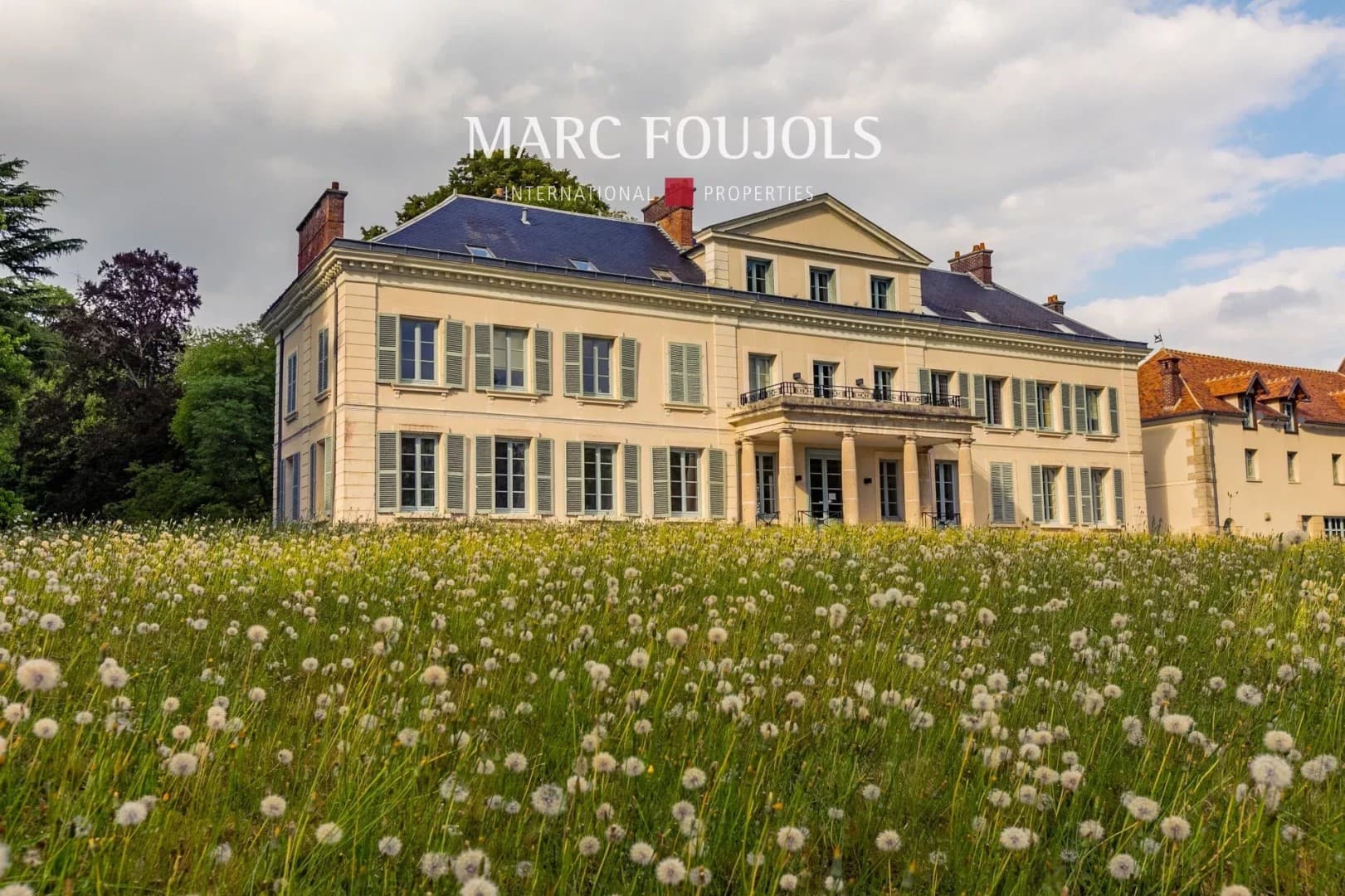 Historic Château with Extensive Grounds Near Paris 4