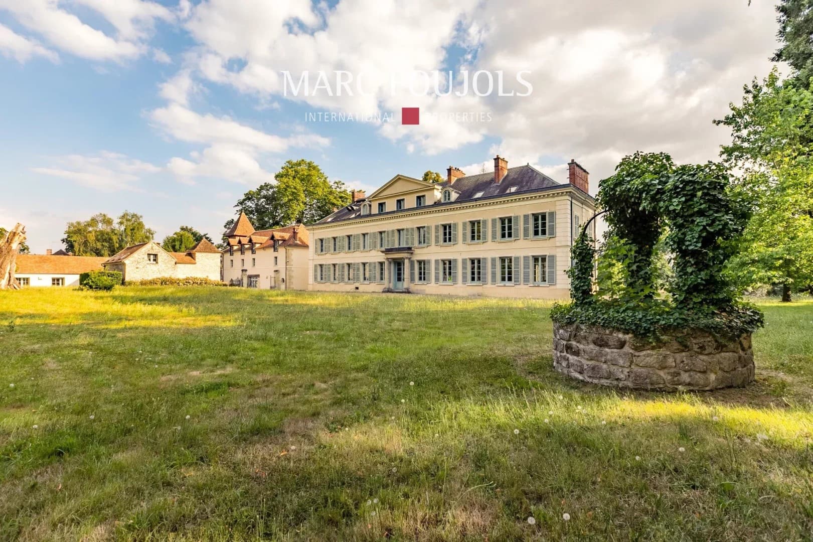 Historic Château with Extensive Grounds Near Paris 5