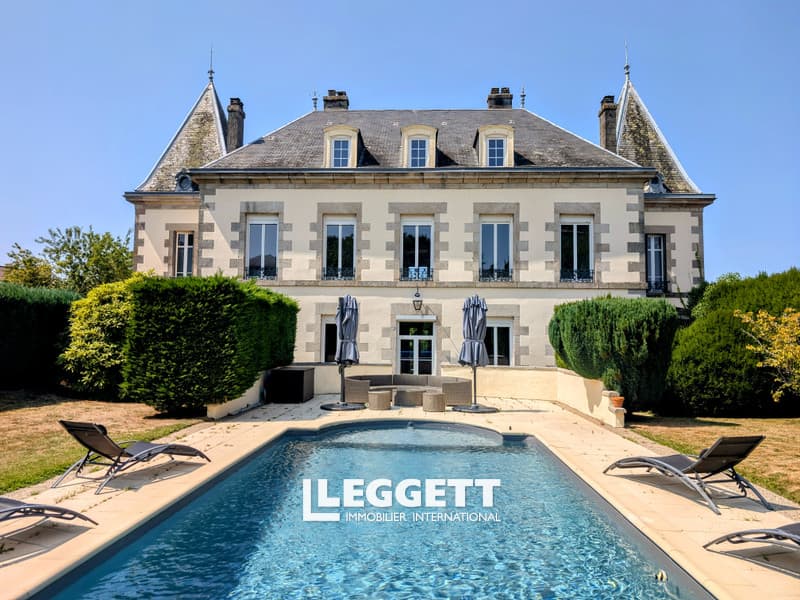 Renovated Château With Heated Swimming Pool And Eight Bedrooms — Château for sale in France