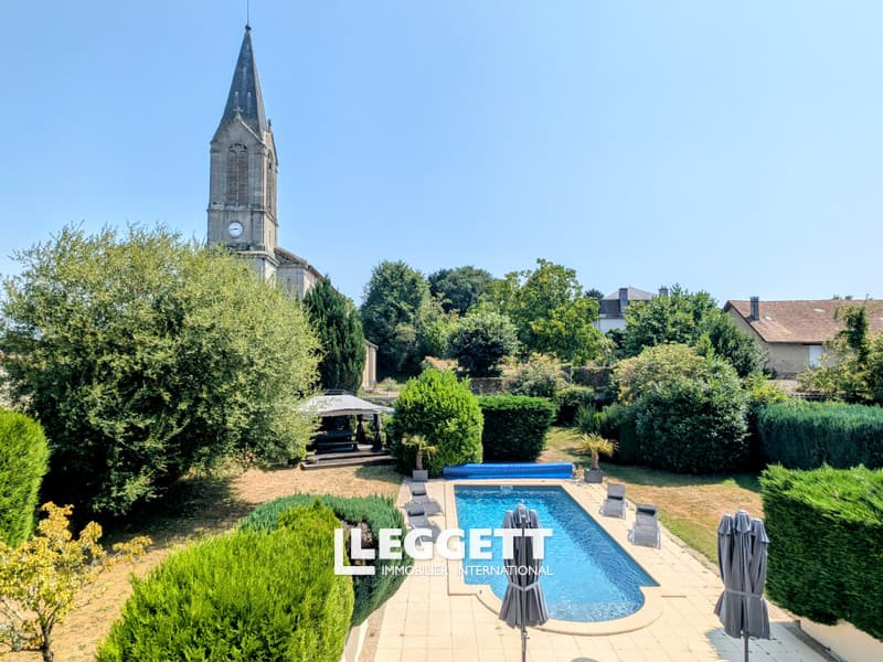 Renovated Château With Heated Swimming Pool And Eight Bedrooms 2