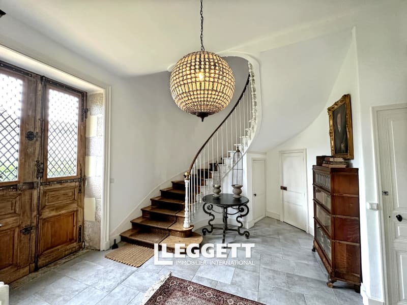 Renovated Château With Heated Swimming Pool And Eight Bedrooms 3