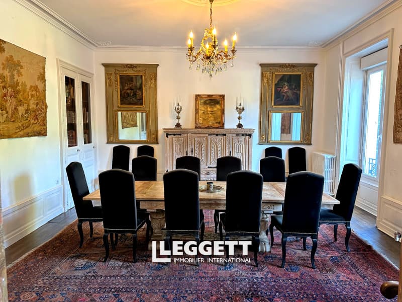 Renovated Château With Heated Swimming Pool And Eight Bedrooms 5