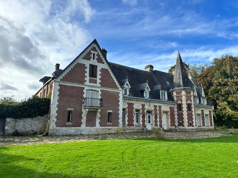 Exceptional 16th Century Manor House Set Within A 2 Hectare Park