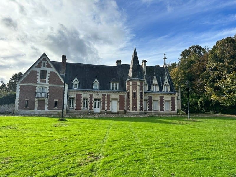 Exceptional 16th Century Manor House Set Within A 2 Hectare Park 3