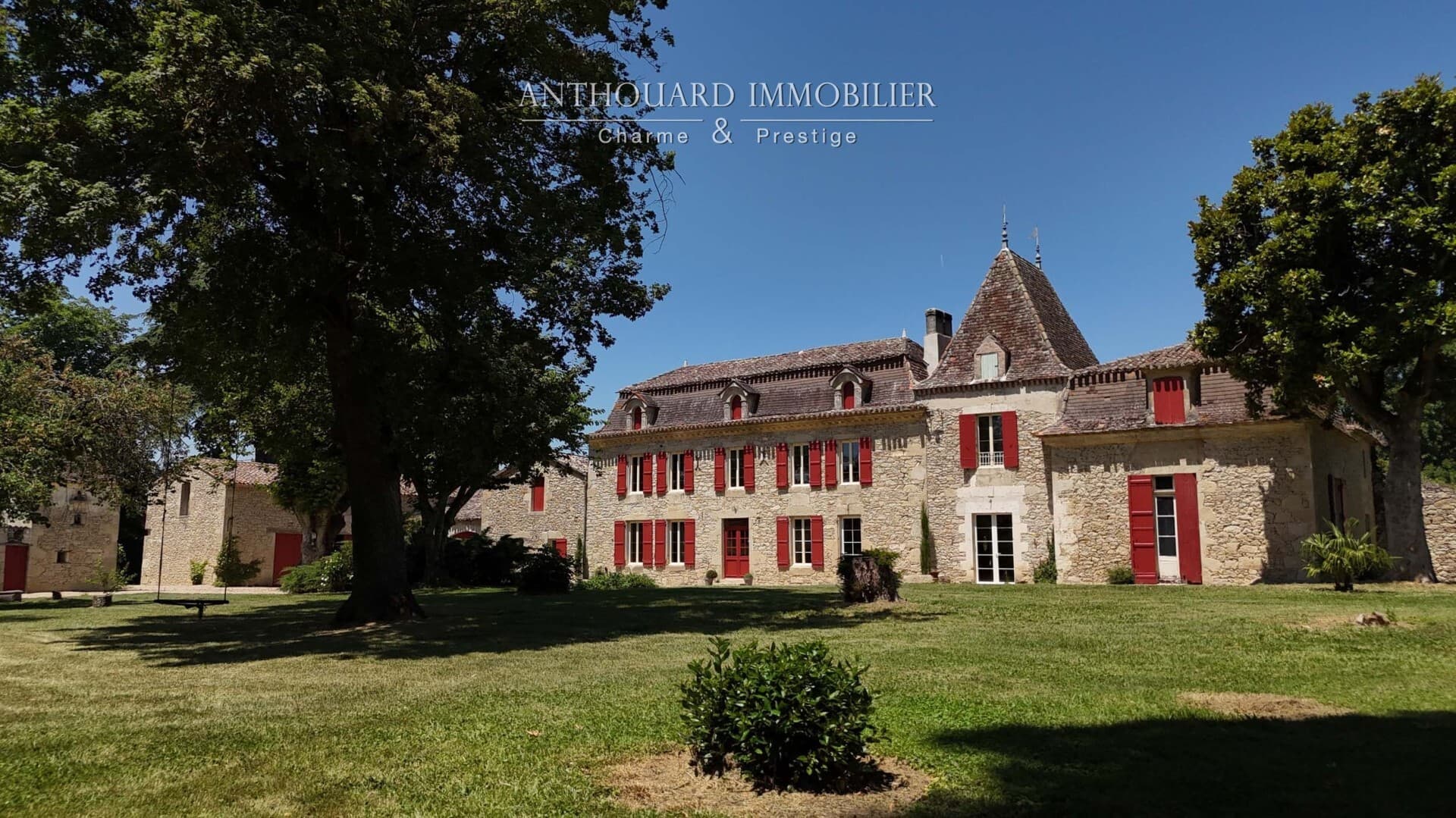 Spacious Castle With 7 Bedrooms And Swimming Pool — in Gironde, Nouvelle-Aquitaine