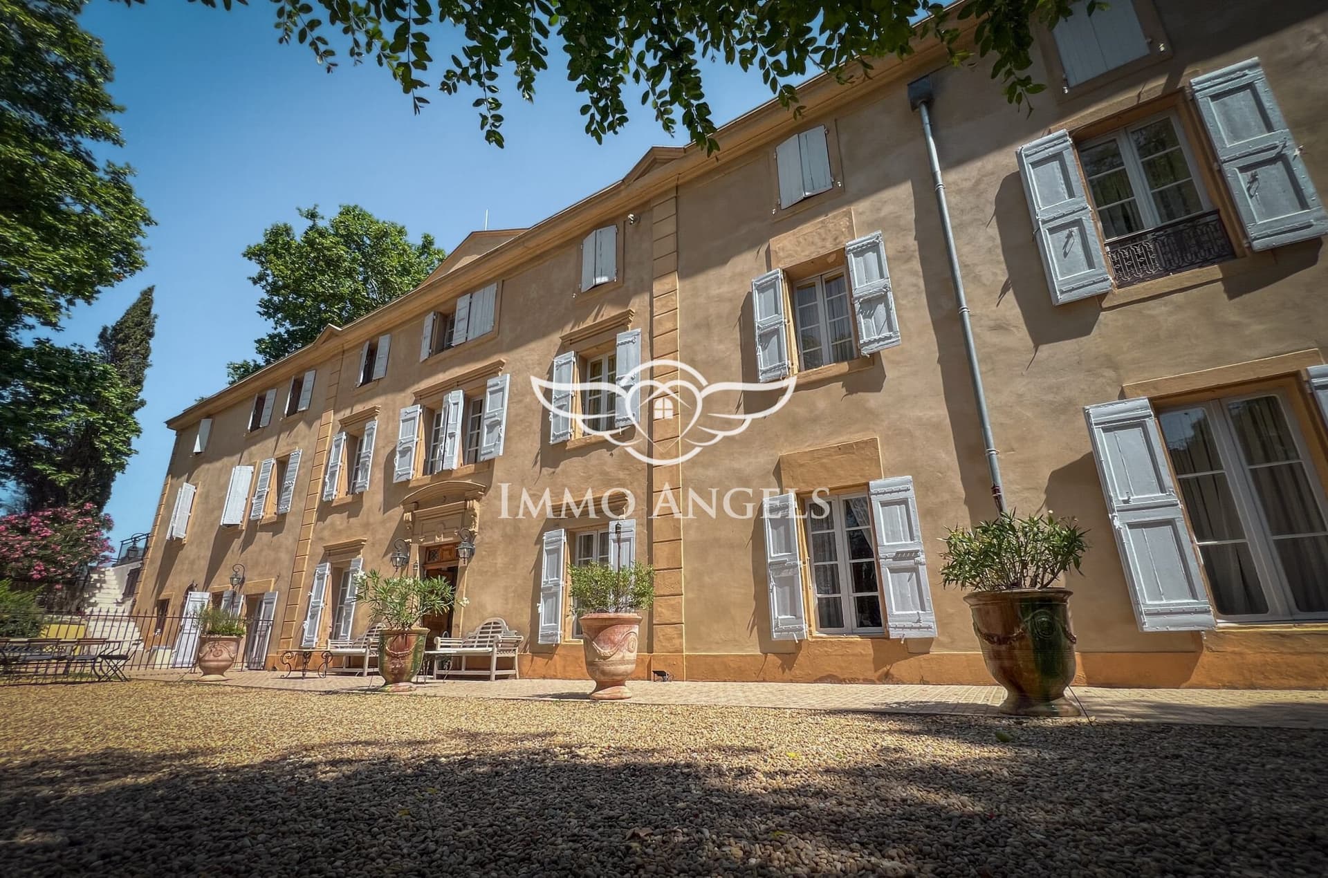 Magnificent 18th Century Château With Vineyard And Panoramic Views 2