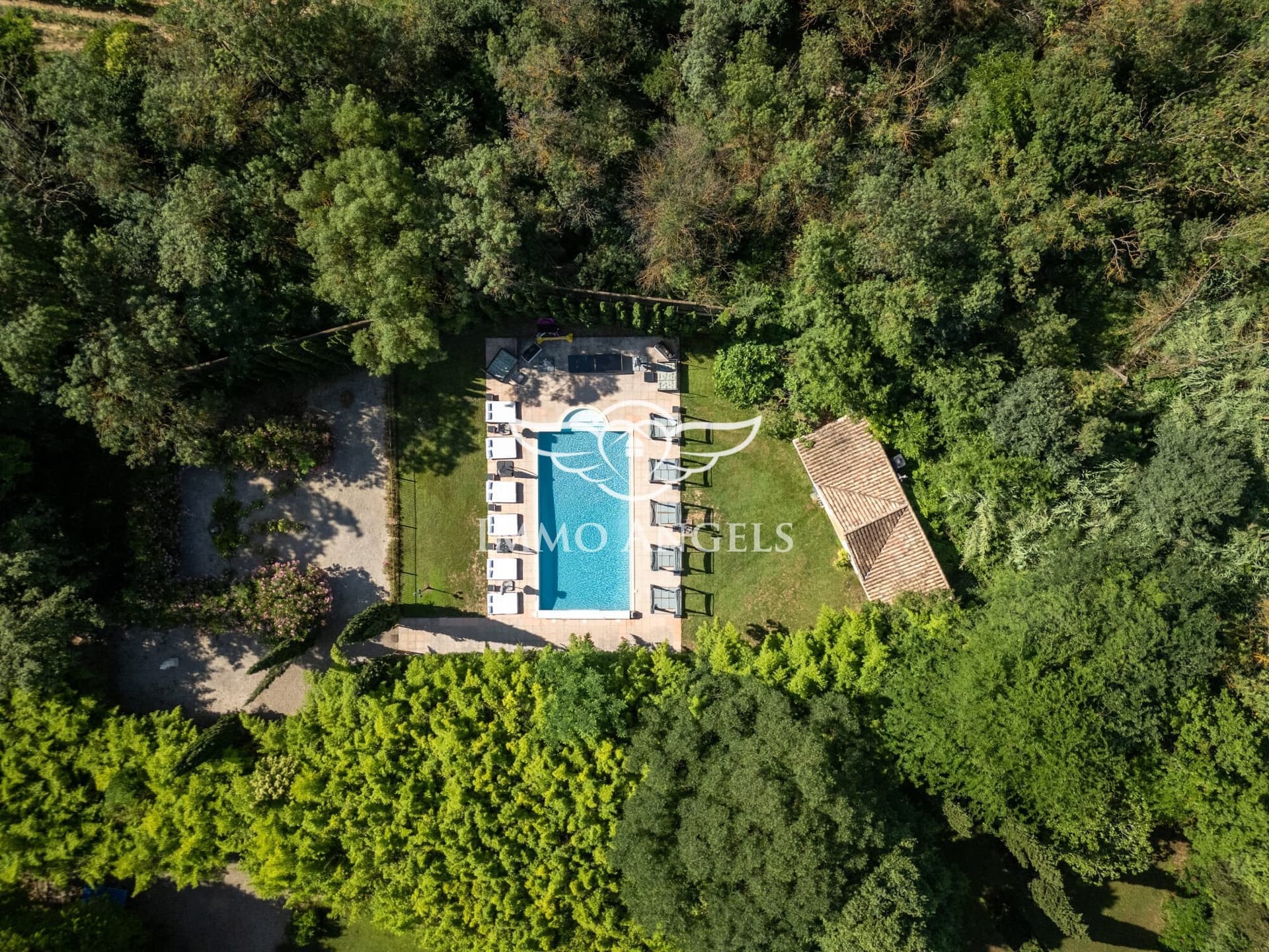 Magnificent 18th Century Château With Vineyard And Panoramic Views 3