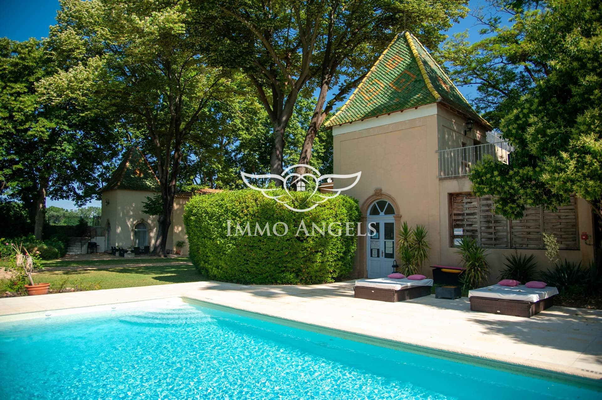 Magnificent 18th Century Château With Vineyard And Panoramic Views 4