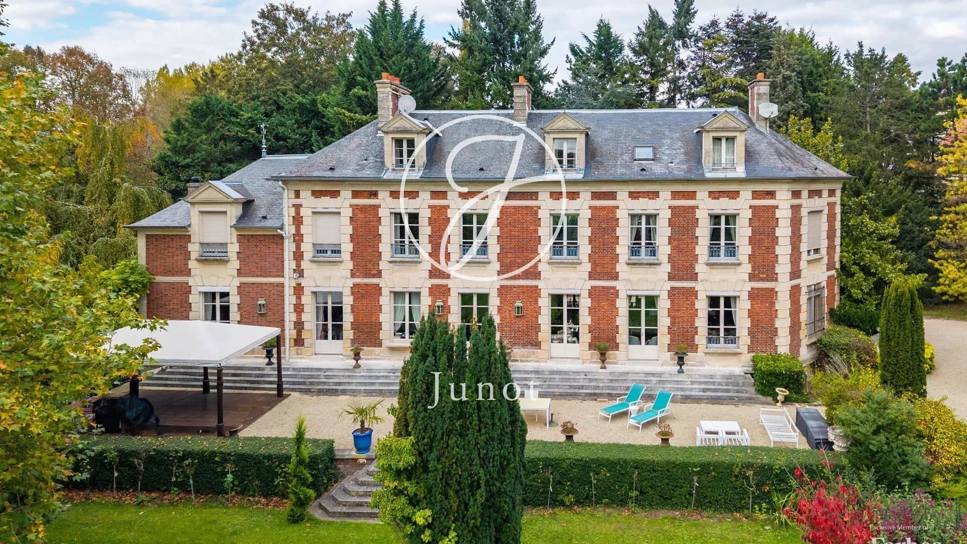 Historic Château With Tennis Court And Landscaped Gardens