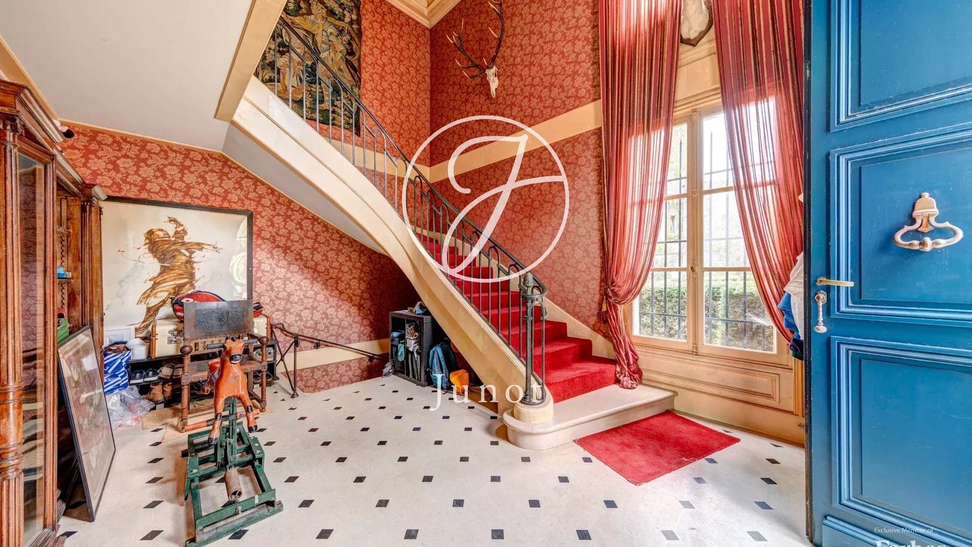 Historic Château With Tennis Court And Landscaped Gardens 4
