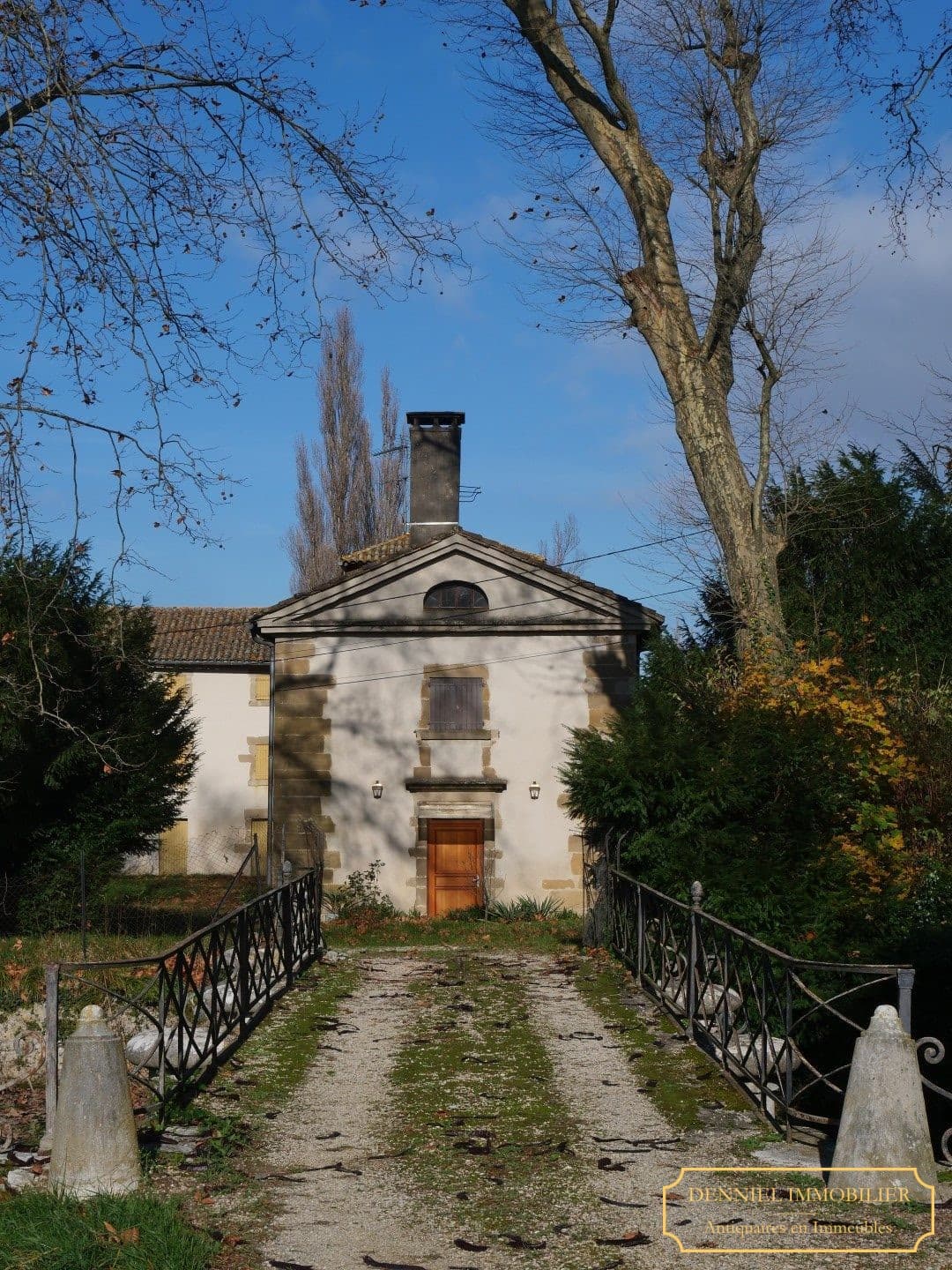 Magnificent Château with Extensive Grounds and Historical Significance 2
