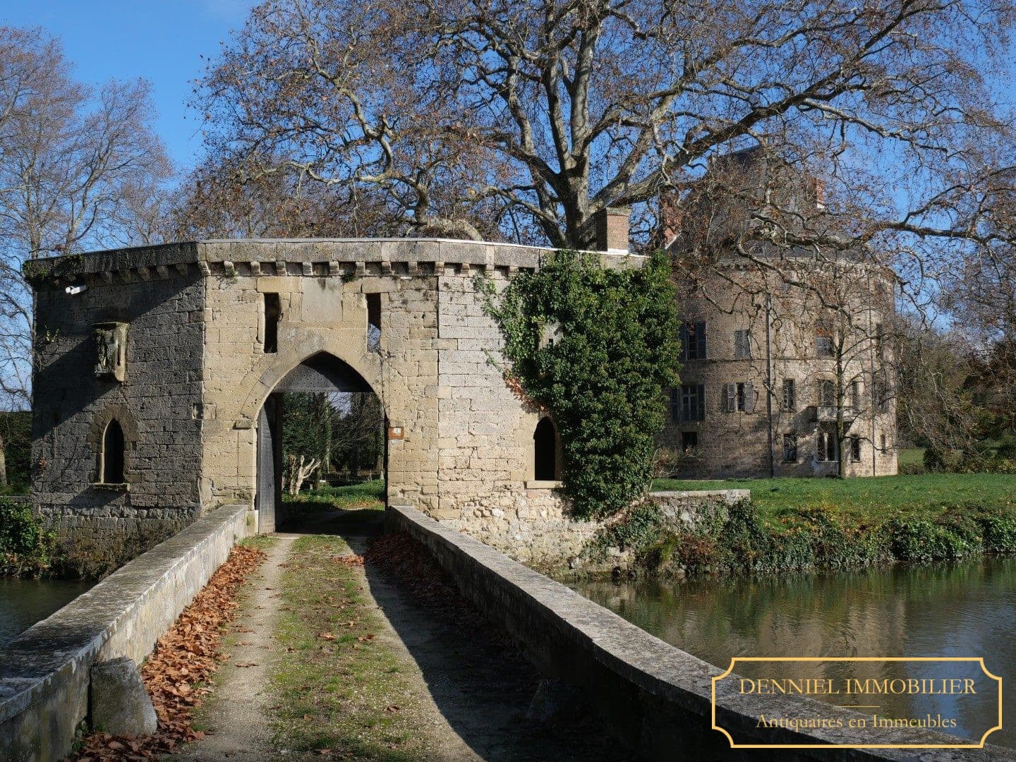Magnificent Château with Extensive Grounds and Historical Significance 5