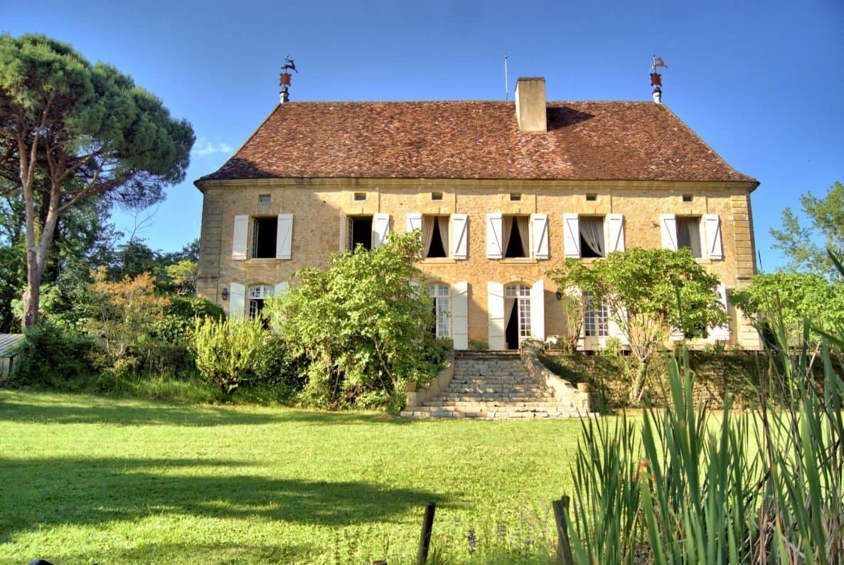 Charming 18th Century Manor Overlooking The Dordogne River