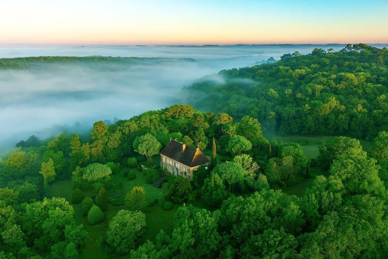 Charming 18th Century Manor Overlooking The Dordogne River 3