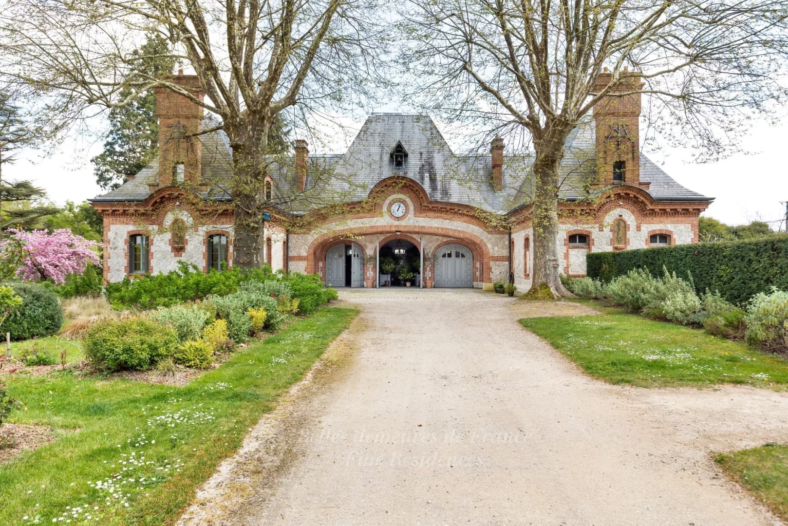 Revamped 19th Century Château With Swimming Pool And Hunting Facilities 3