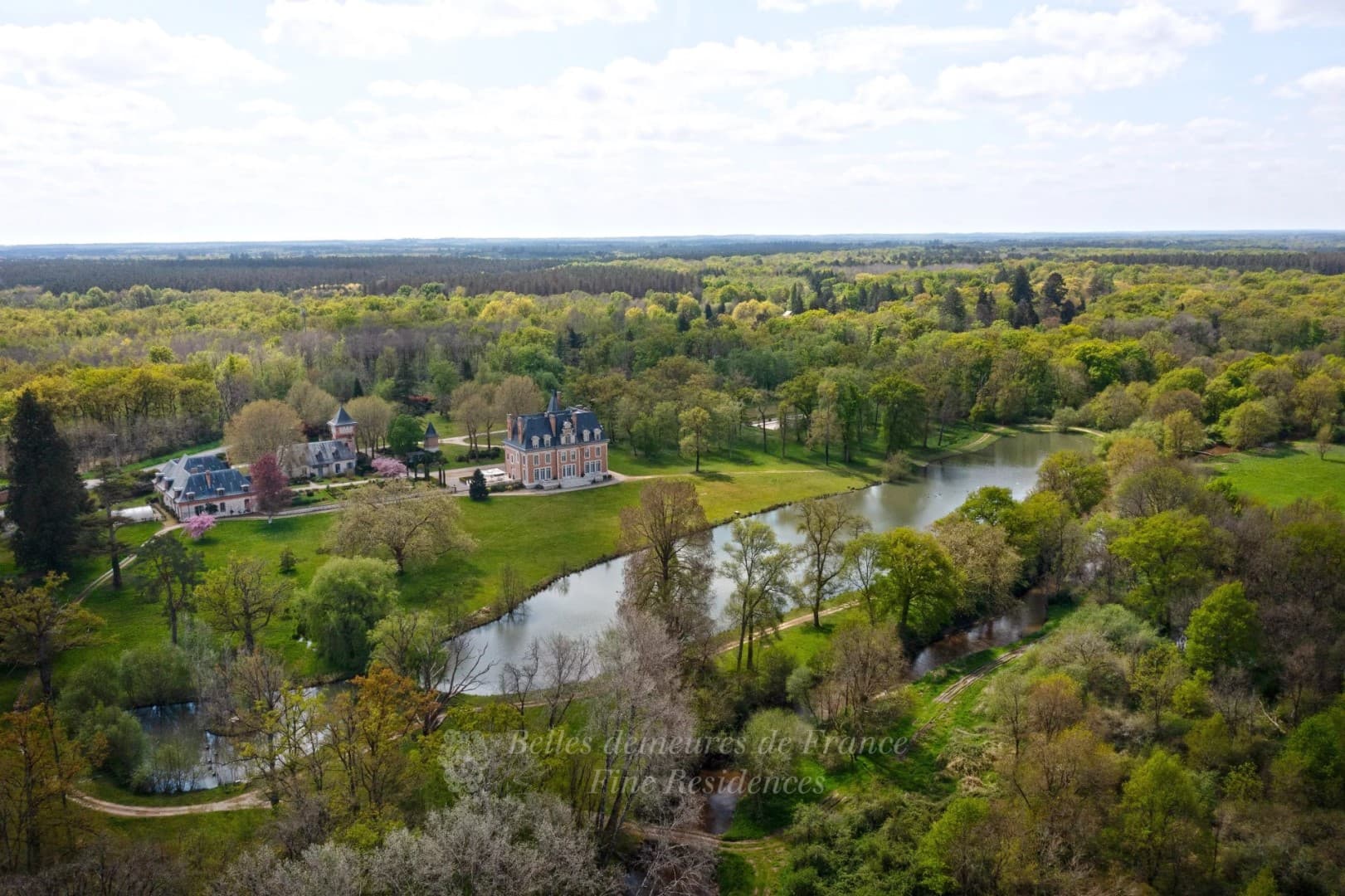 Revamped 19th Century Château With Swimming Pool And Hunting Facilities 5
