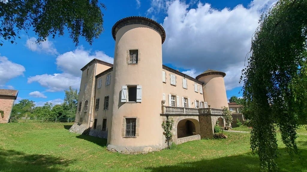 Renaissance Château With Independent Apartment And Expansive Grounds 2