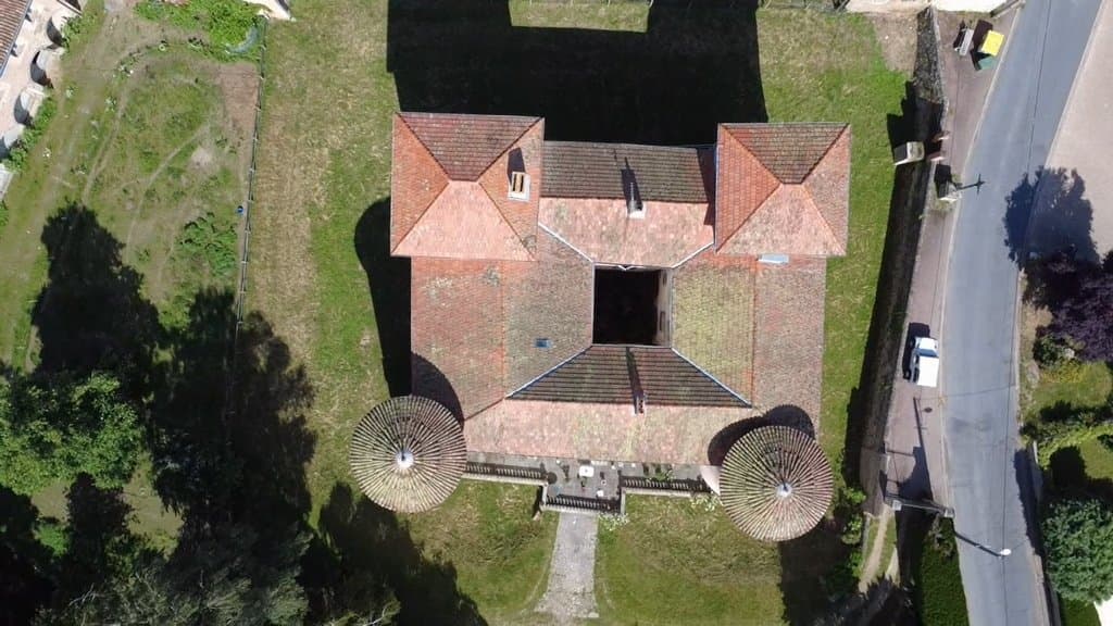 Renaissance Château With Independent Apartment And Expansive Grounds 3