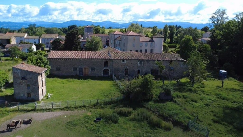 Renaissance Château With Independent Apartment And Expansive Grounds 4