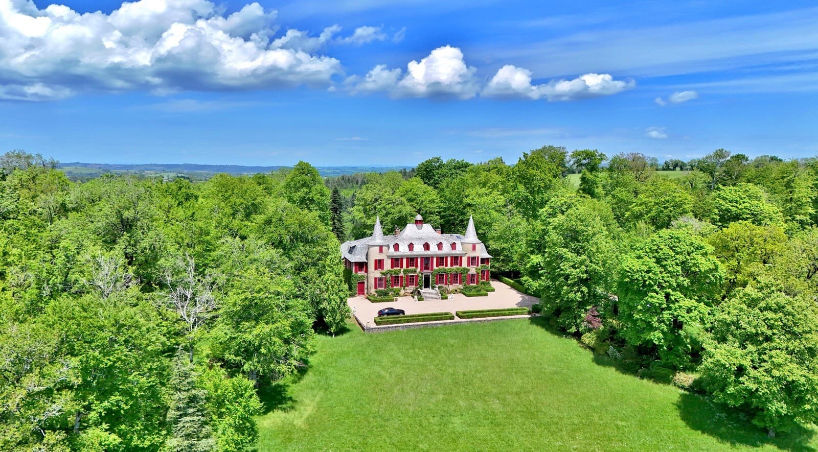 Spacious 19th Century Castle with 14 Bedrooms 2