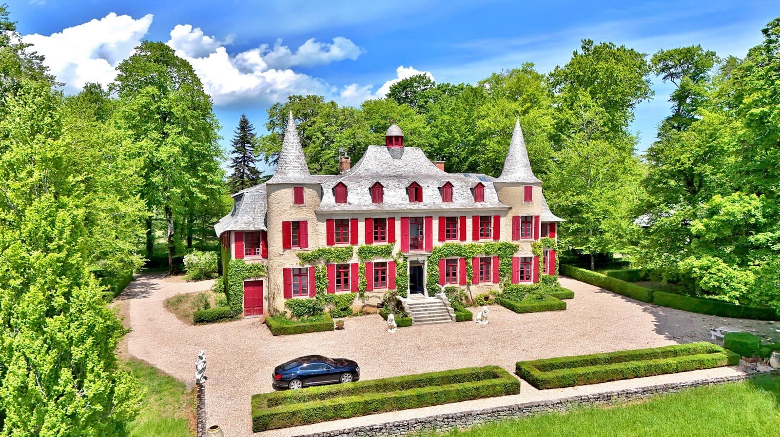 Spacious 19th Century Castle with 14 Bedrooms 3