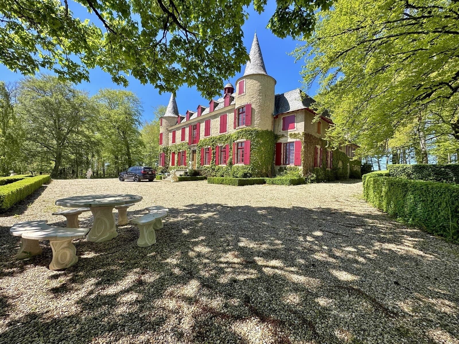 Spacious 19th Century Castle with 14 Bedrooms 5