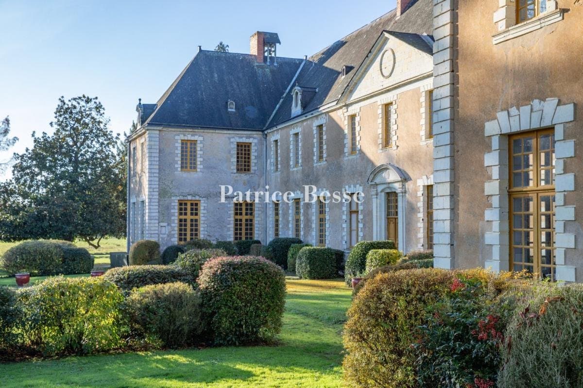 Historical 17th Century Château With Equestrian Facilities And Expansive Grounds 5