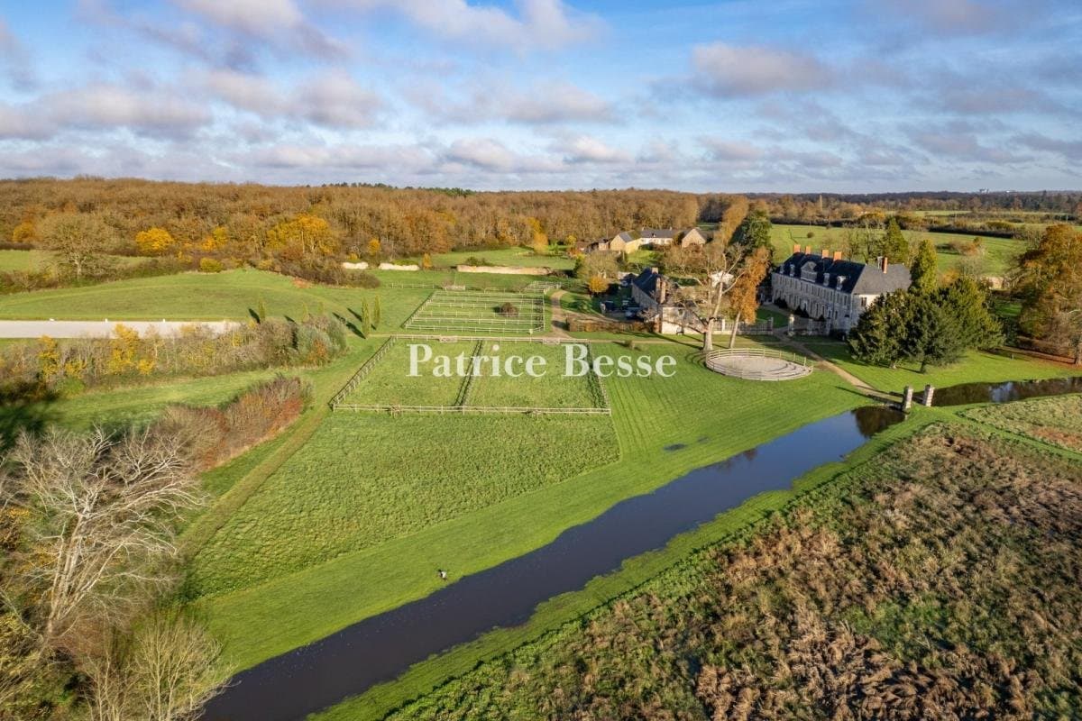 Historical 17th Century Château With Equestrian Facilities And Expansive Grounds 3