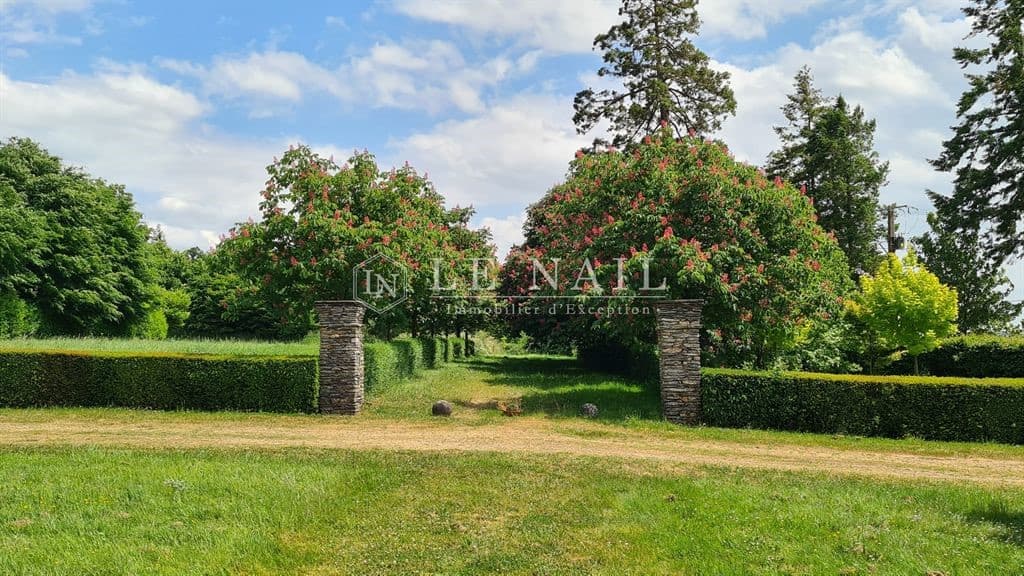 Historic Château with Equestrian Facilities and Expansive Grounds 3