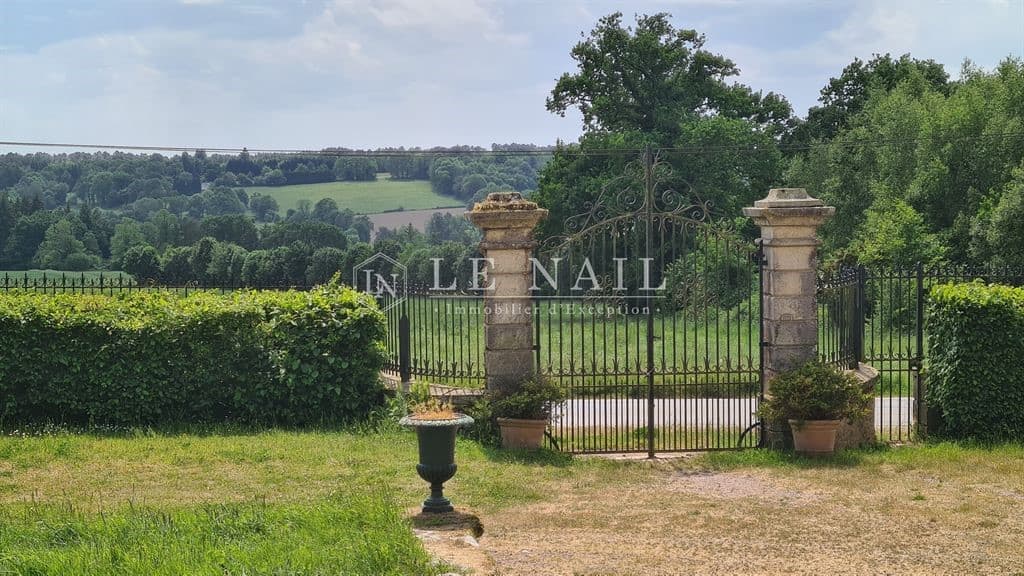 Historic Château with Equestrian Facilities and Expansive Grounds 4