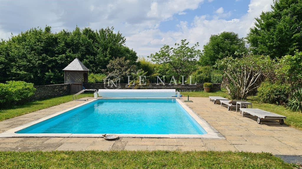 Historic Château with Equestrian Facilities and Expansive Grounds 5