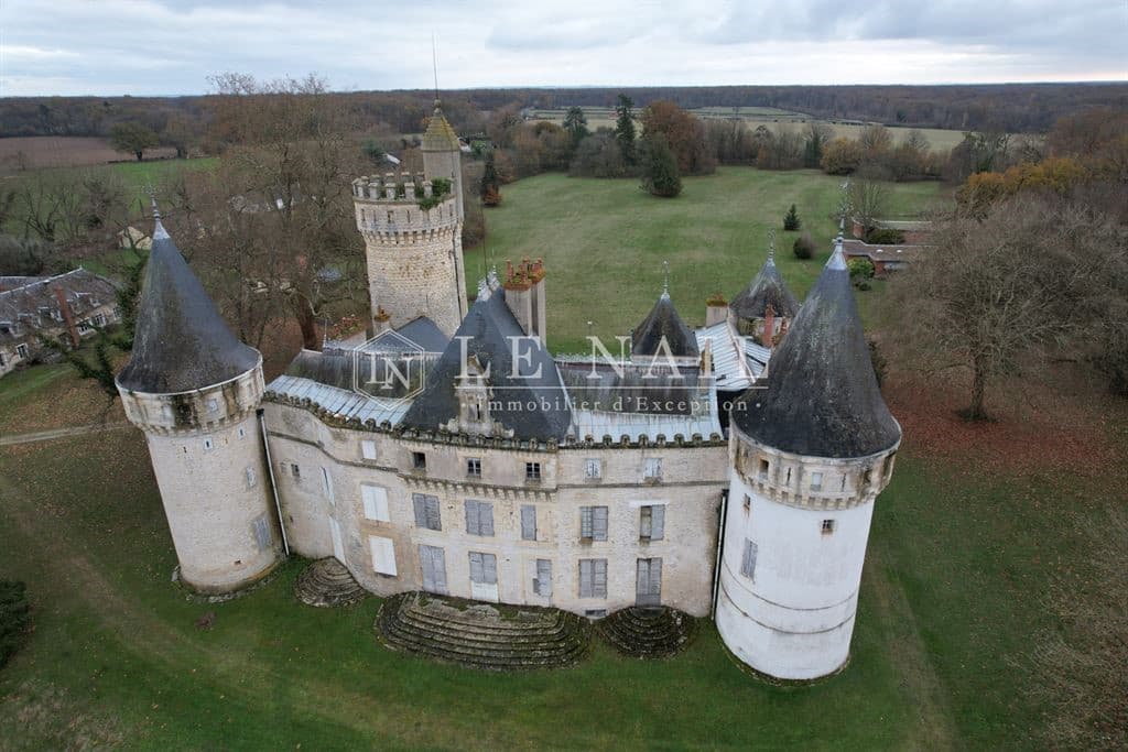Medieval Castle with Extensive Grounds and Multiple Gîtes 4