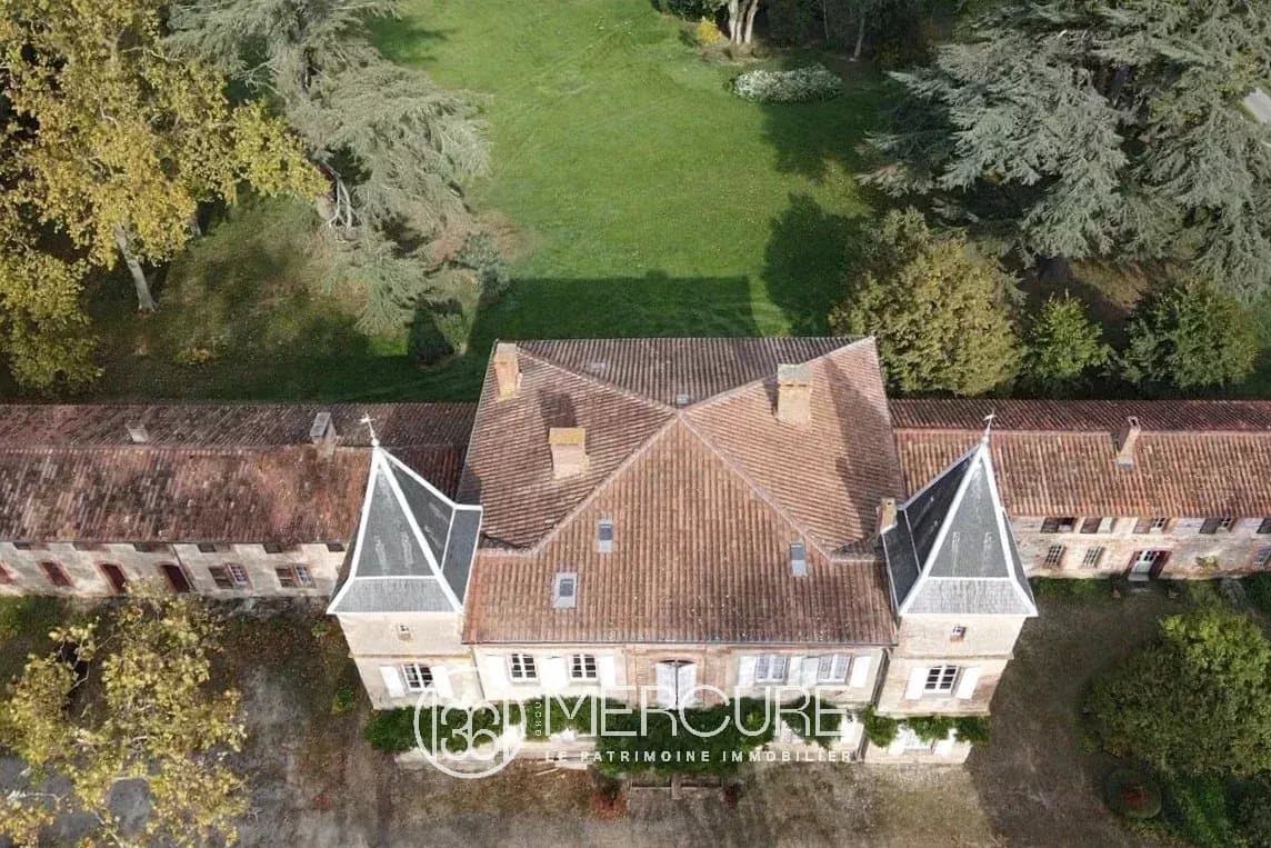 Beautiful Castle With 640 Sqm And 3 Hectares Of Park 3