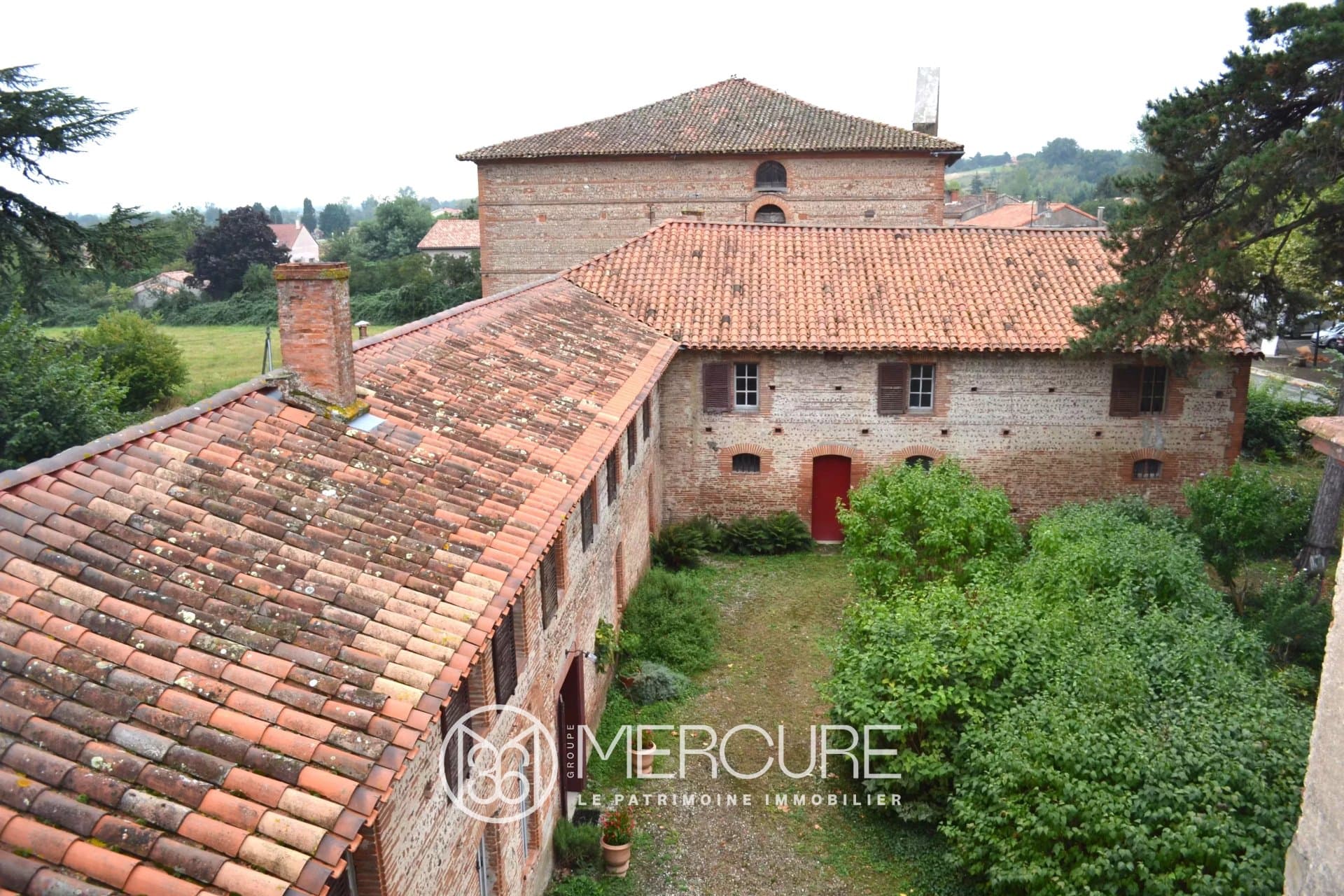 Beautiful Castle With 640 Sqm And 3 Hectares Of Park 4