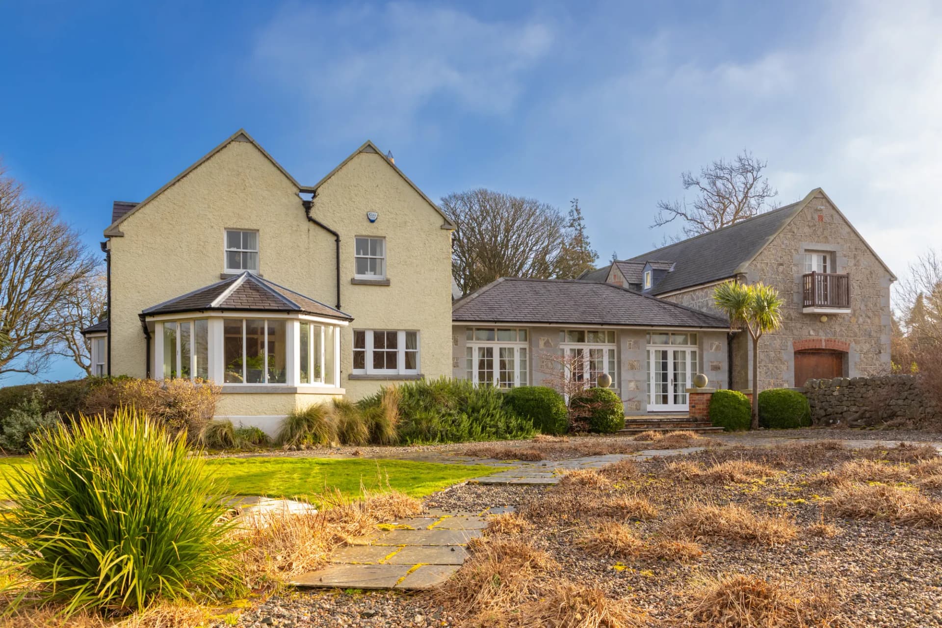 Elegant Georgian Residence with Panoramic Views and Detached Mews 2