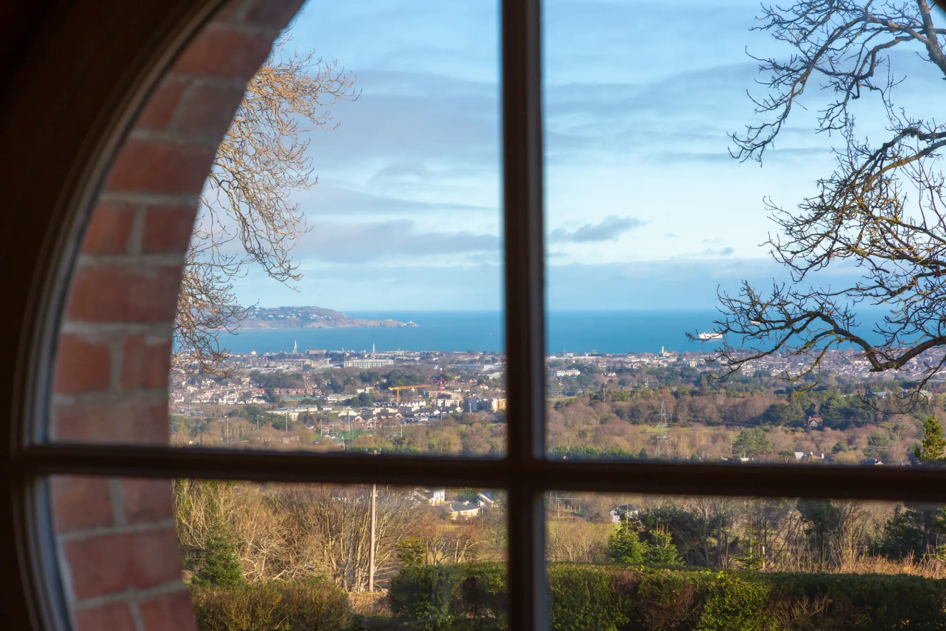 Elegant Georgian Residence with Panoramic Views and Detached Mews 5