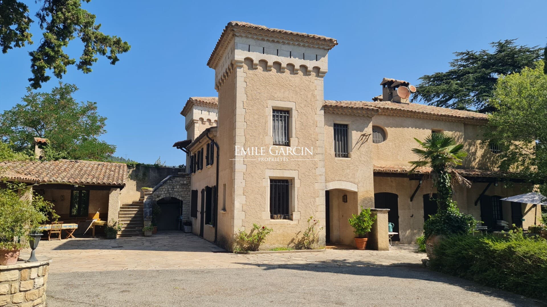 Castles for sale in Haute Provence