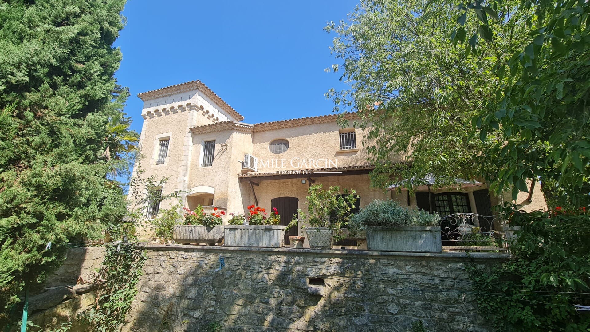 Historic Château with Indoor Pool and Landscaped Grounds 2