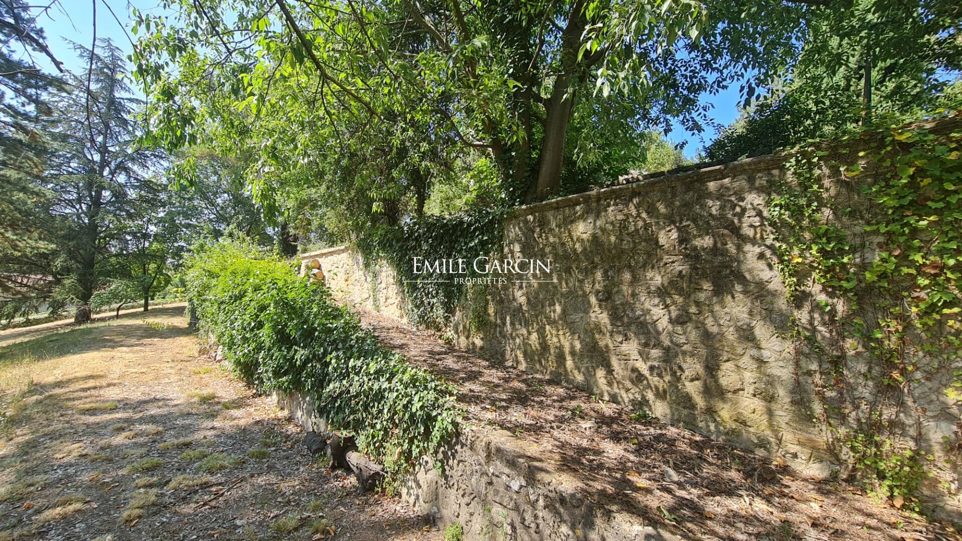 Historic Château with Indoor Pool and Landscaped Grounds 5