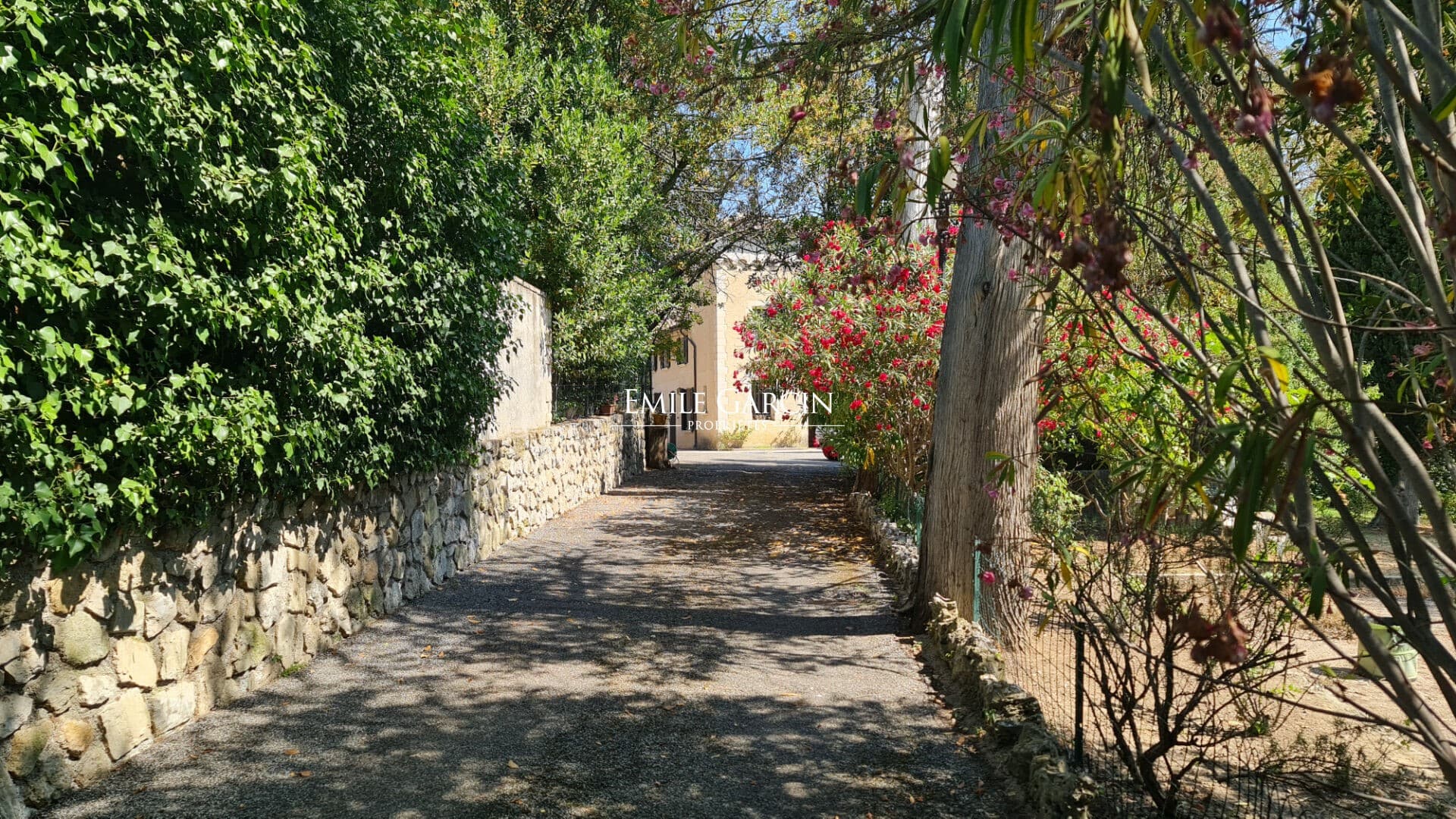 Historic Château with Indoor Pool and Landscaped Grounds 5
