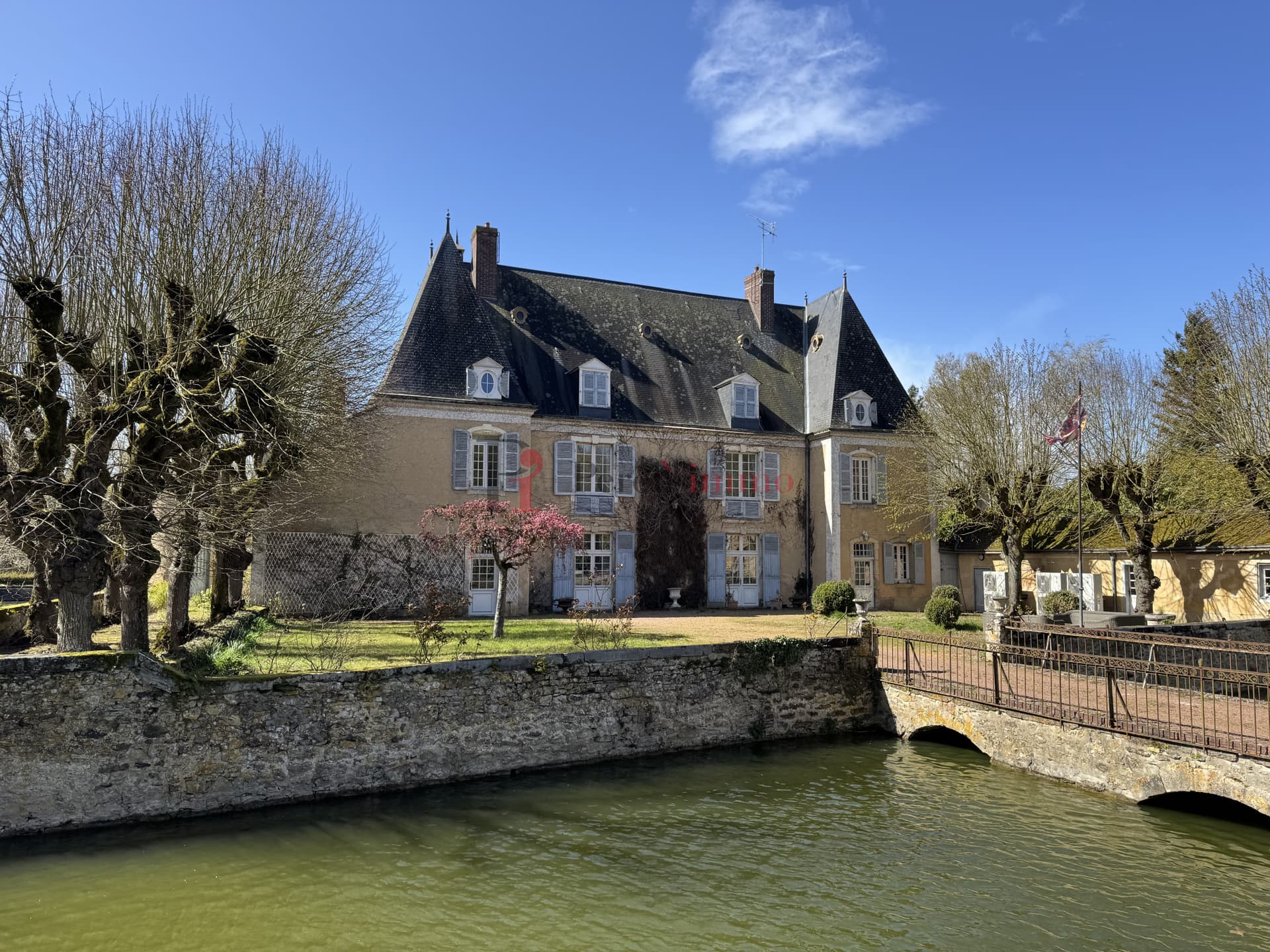 Castle 477.89 Sqm 9 Bedrooms 2