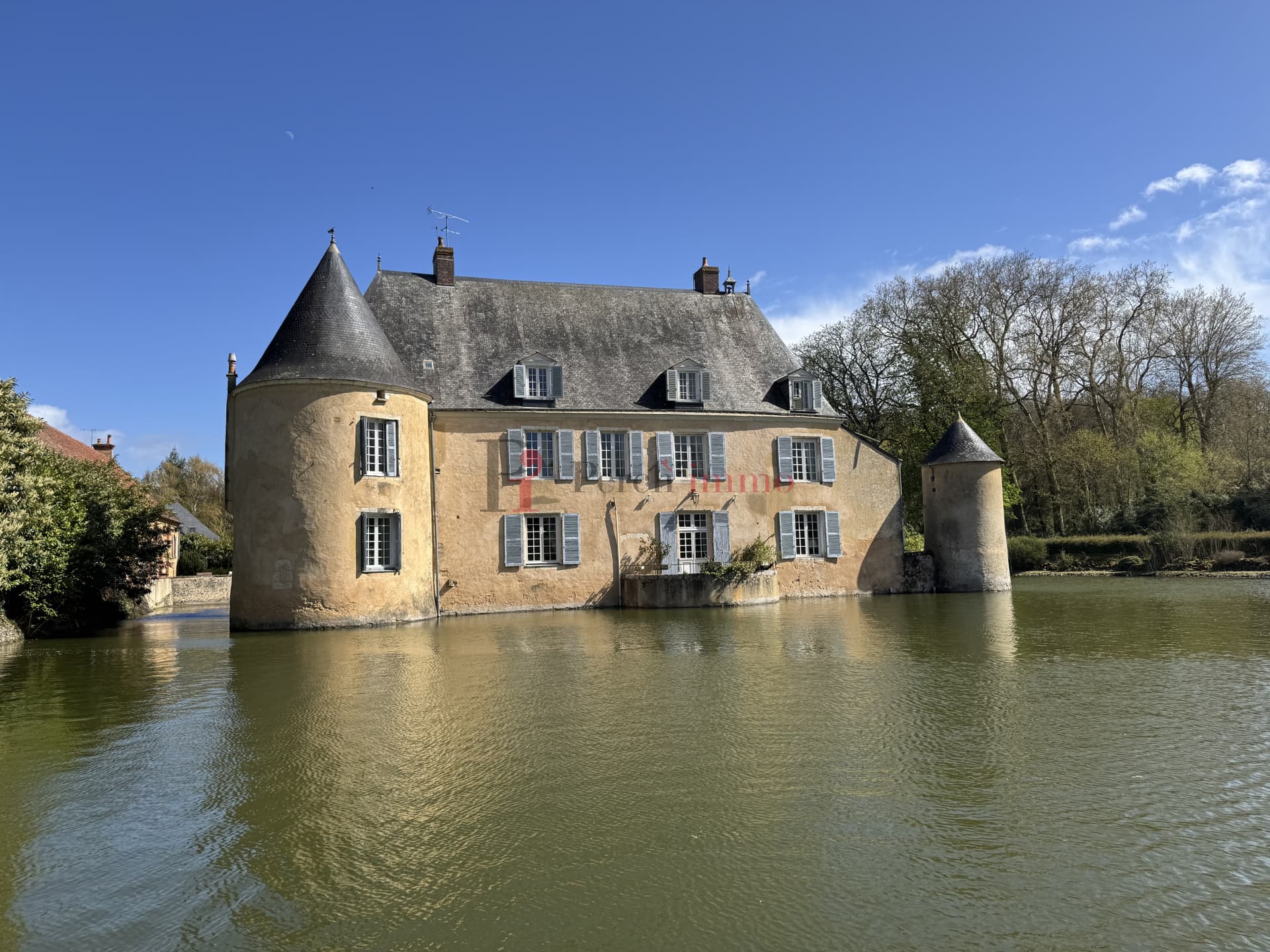 Castle 477.89 Sqm 9 Bedrooms 4