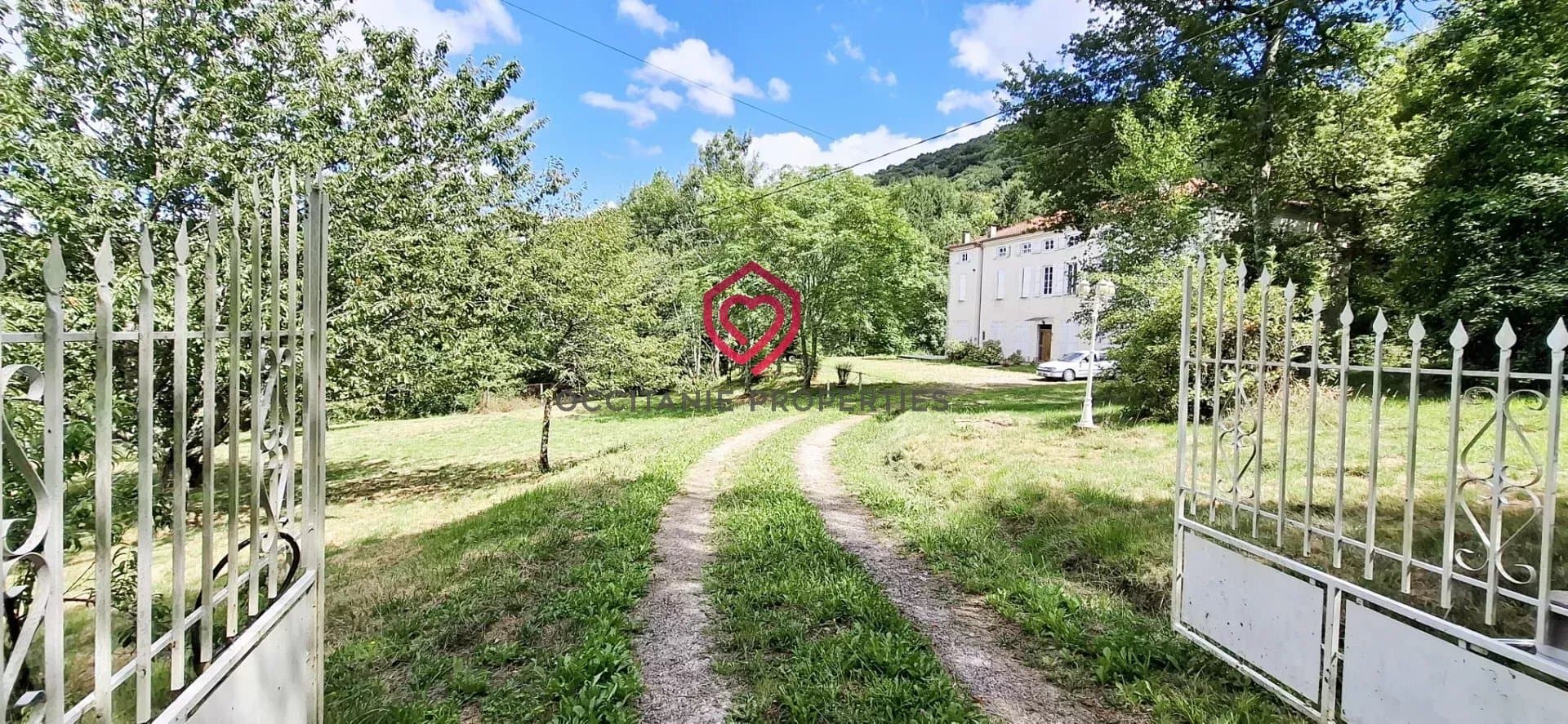 Historic Castle With 288 Sqm Living Space And 5 Hectares Of Land 2