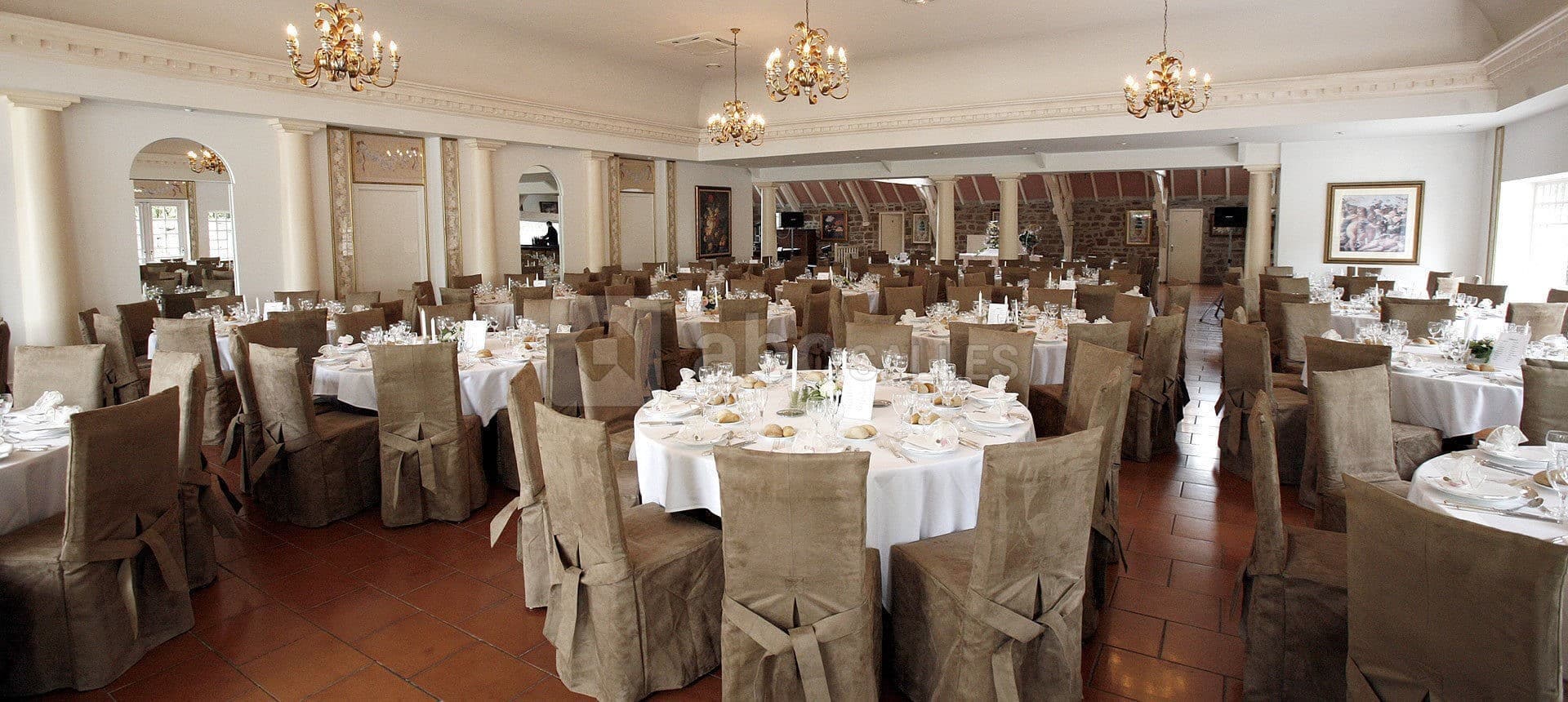 Spacious Castle With 36 Bedrooms And Swimming Pool 5