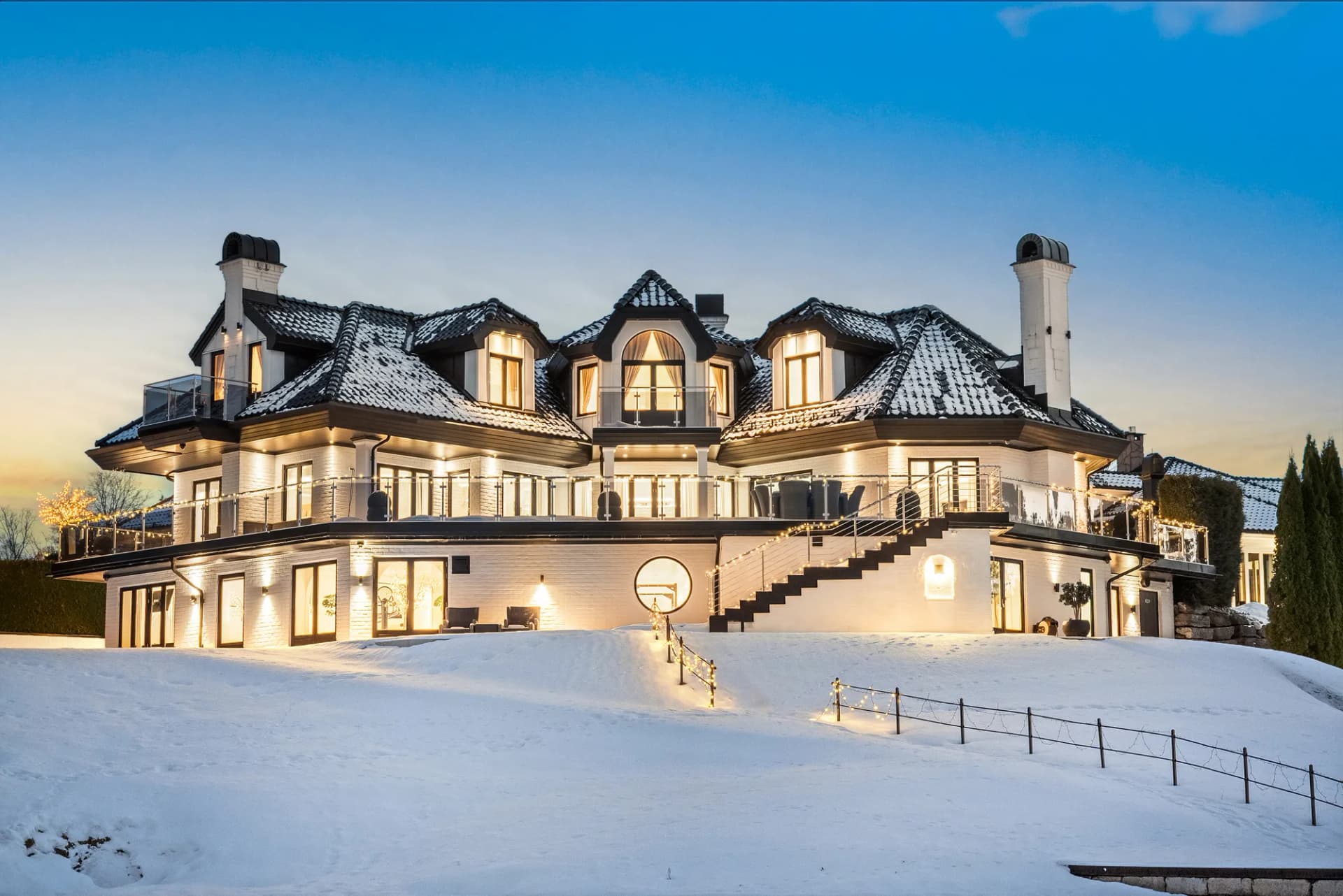 Stunning Oceanfront Mansion With Private Beach And Pier