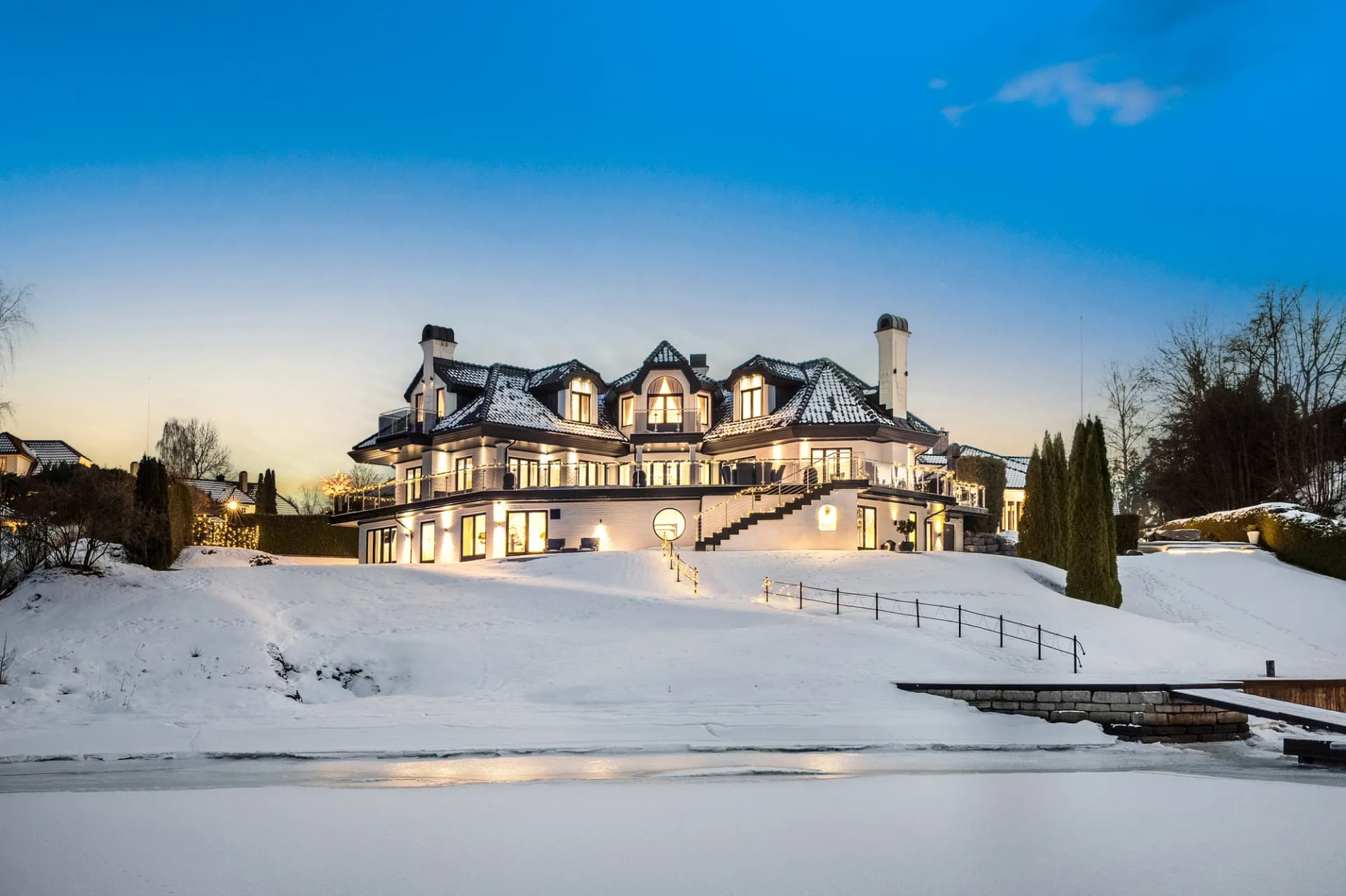 Stunning Oceanfront Mansion With Private Beach And Pier 3