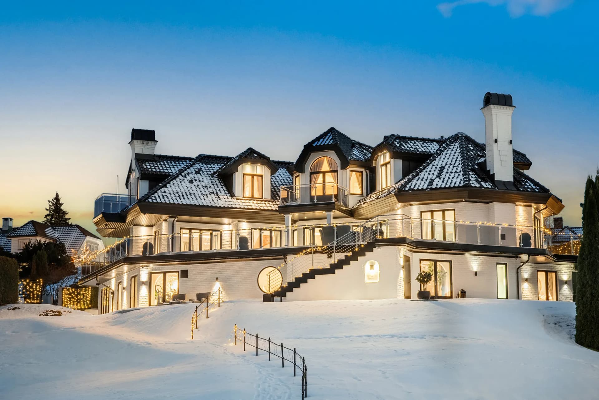 Stunning Oceanfront Mansion With Private Beach And Pier 4